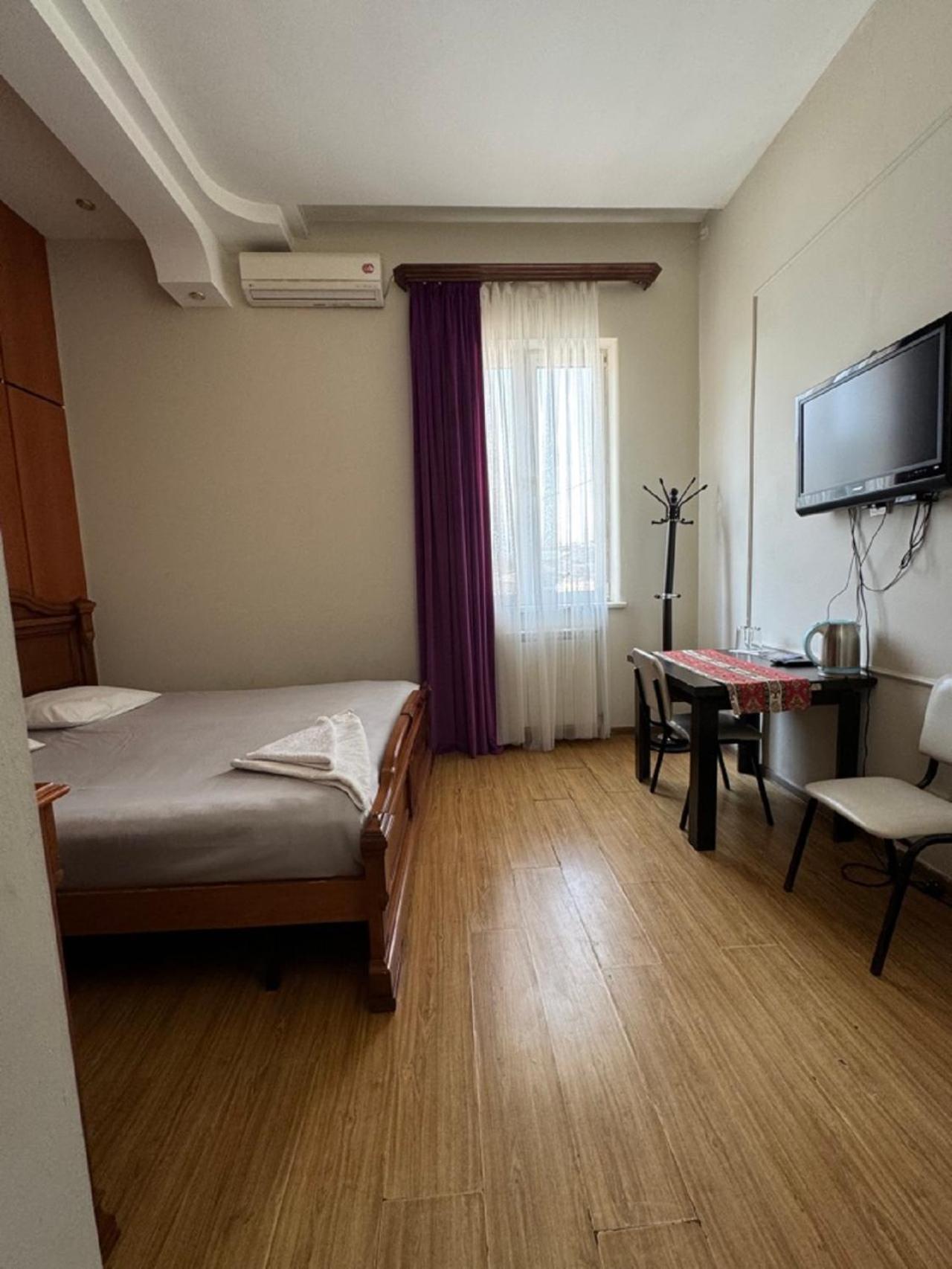 New Bella Hotel Yerevan Bagian luar foto