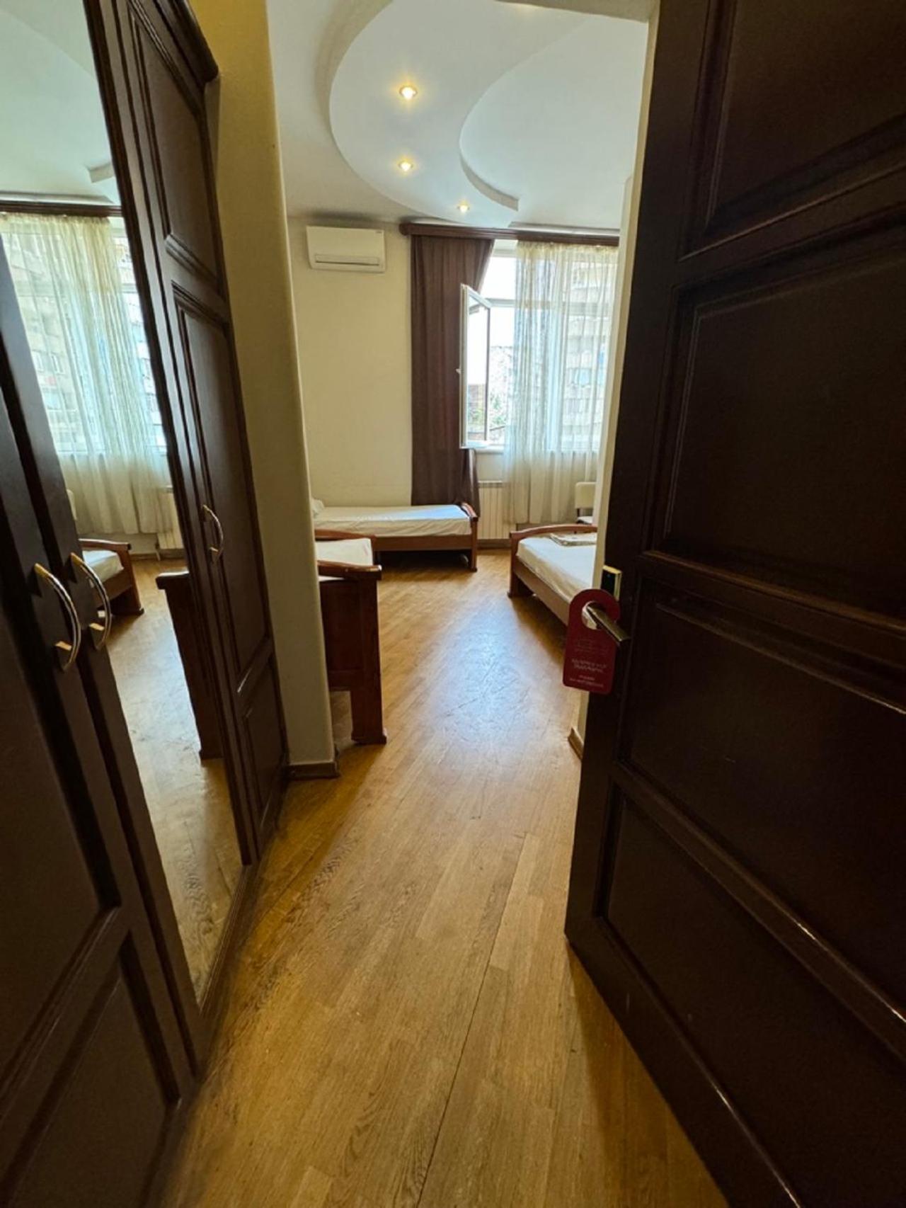 New Bella Hotel Yerevan Bagian luar foto