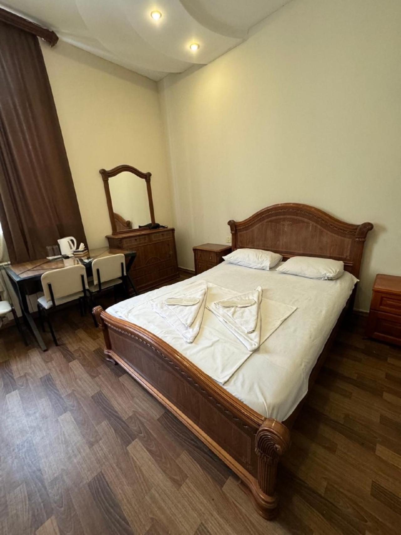 New Bella Hotel Yerevan Bagian luar foto