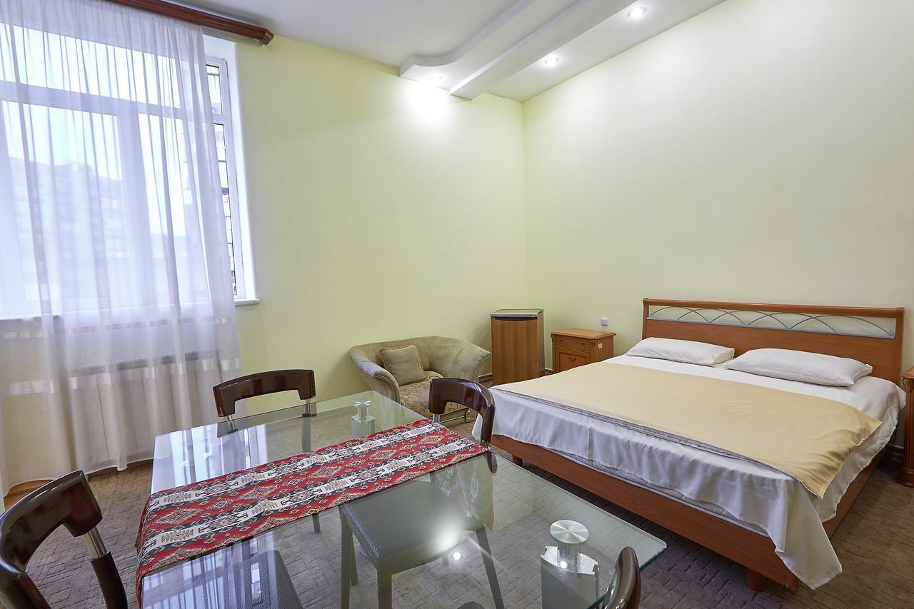 New Bella Hotel Yerevan Bagian luar foto