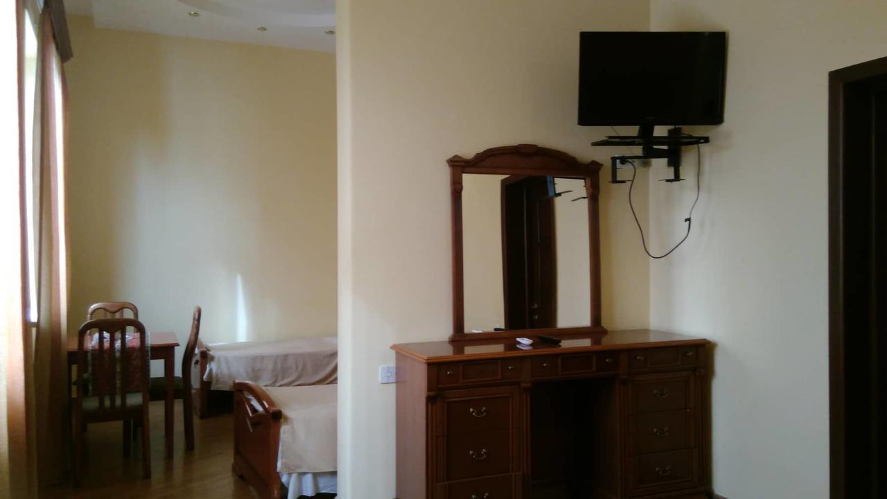 New Bella Hotel Yerevan Bagian luar foto