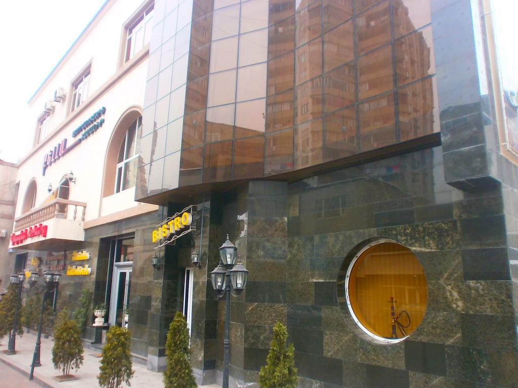 New Bella Hotel Yerevan Bagian luar foto